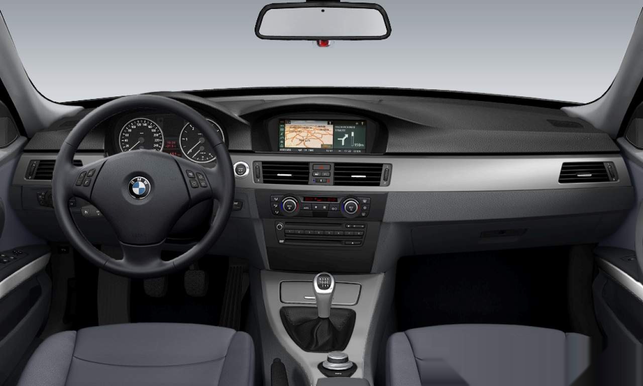 Interior of 2005 BMW 325i (Touring (5 Doors)), VIN WBAVS11090AG58074