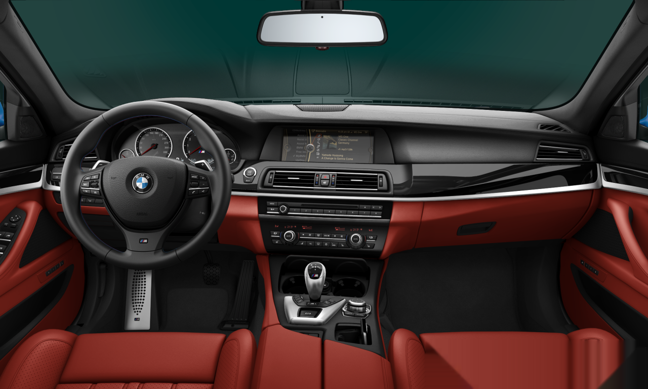 Interior of BMW M5 (F10 (M5)), VIN WBSFV9106DDW96238