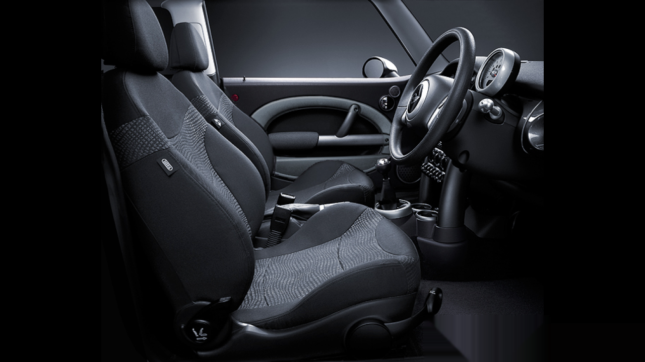 Interior of BMW MINI COOPER (R50 (2)), VIN WMWRC32090TC22032