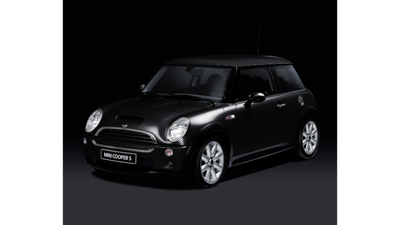 Exterior of BMW MINI COOPER S (R53), VIN WMWRE32050TC80956